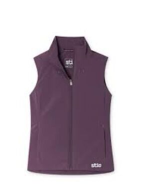 Stio Women's Fernos Vest in Plum